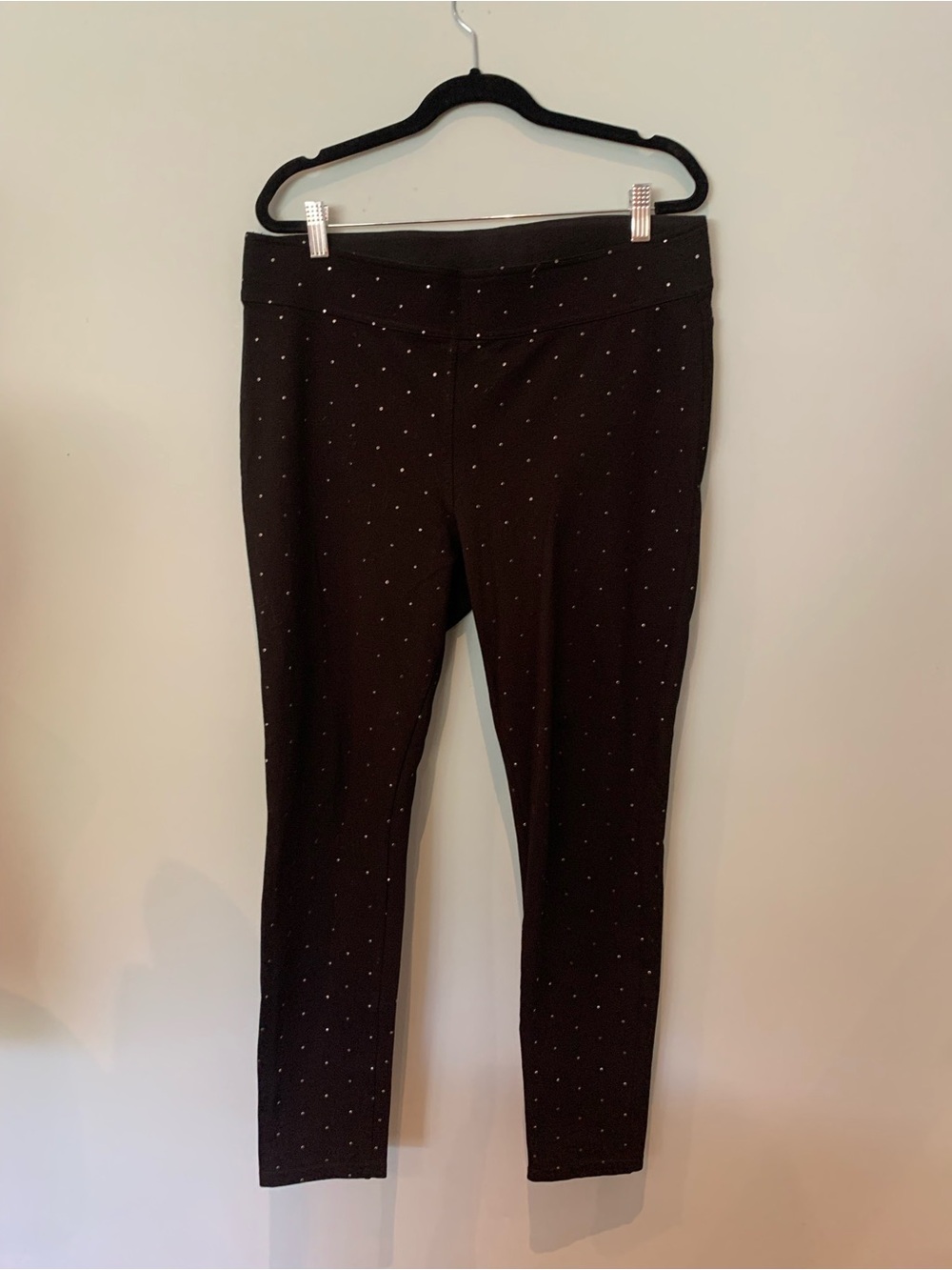Source Unknown Black Ankle Pants/Leggings with Silver Studs